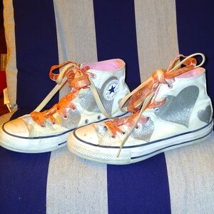 Converse size 4